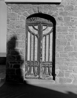 Saint-Malo. Villa Ker Alexis, 7 chaussée du Sillon, détail de la porte art nouveau.